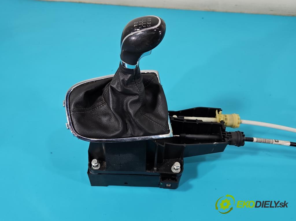 Opel Astra IV 2009-2015 1.4 T 140 HP manual 103 kW 1362 cm3 5- Páka: Změny: stupeň,rýchlosť 55577540 (Rýchlostné páky / kulisy)