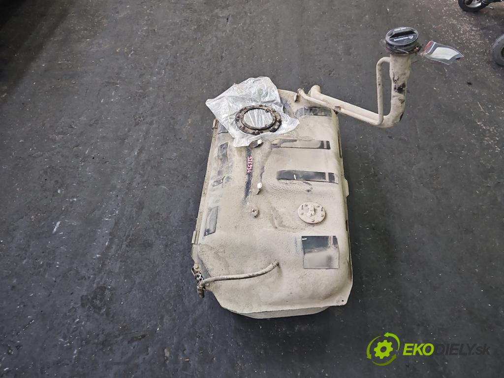 Suzuki Grand Vitara II 2005-2014 2.0 16V 140 hp manual 103 kW 1995 cm3 5- Nádrž: paliva  (Nádrže)