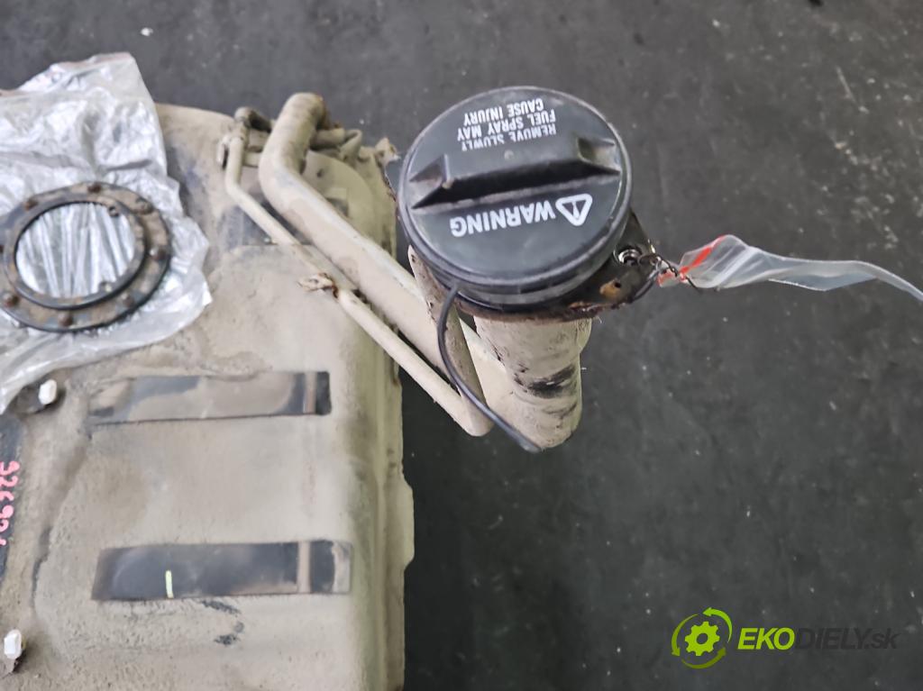 Suzuki Grand Vitara II 2005-2014 2.0 16V 140 hp manual 103 kW 1995 cm3 5- Nádrž: paliva  (Nádrže)