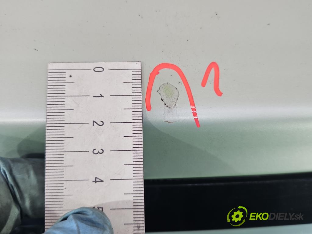 Toyota Starlet 1.3 16v 75 hp manual 55 kW 1332 cm3 5- zadní kufrové dveře  (Zadní kapoty)