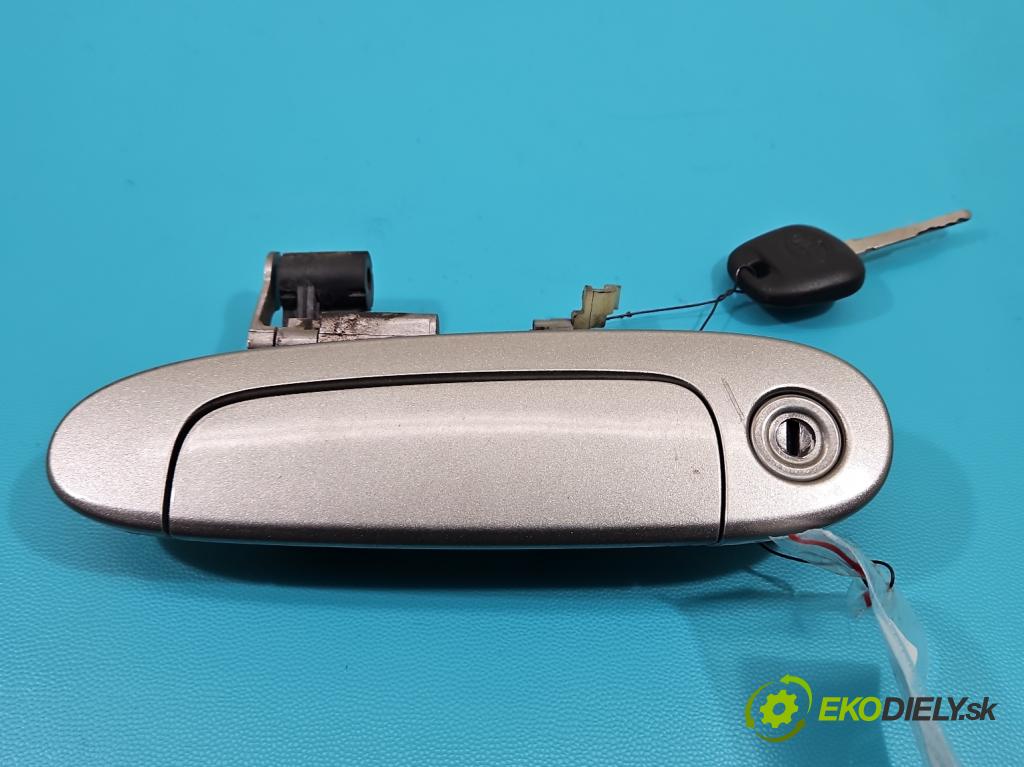 Toyota Yaris I 1999-2005 1.0 vvti 65 HP manual 48 kW 998 cm3 5- rukoväť predné ľavé mimo:  (Vonkajšie predné ľavé)