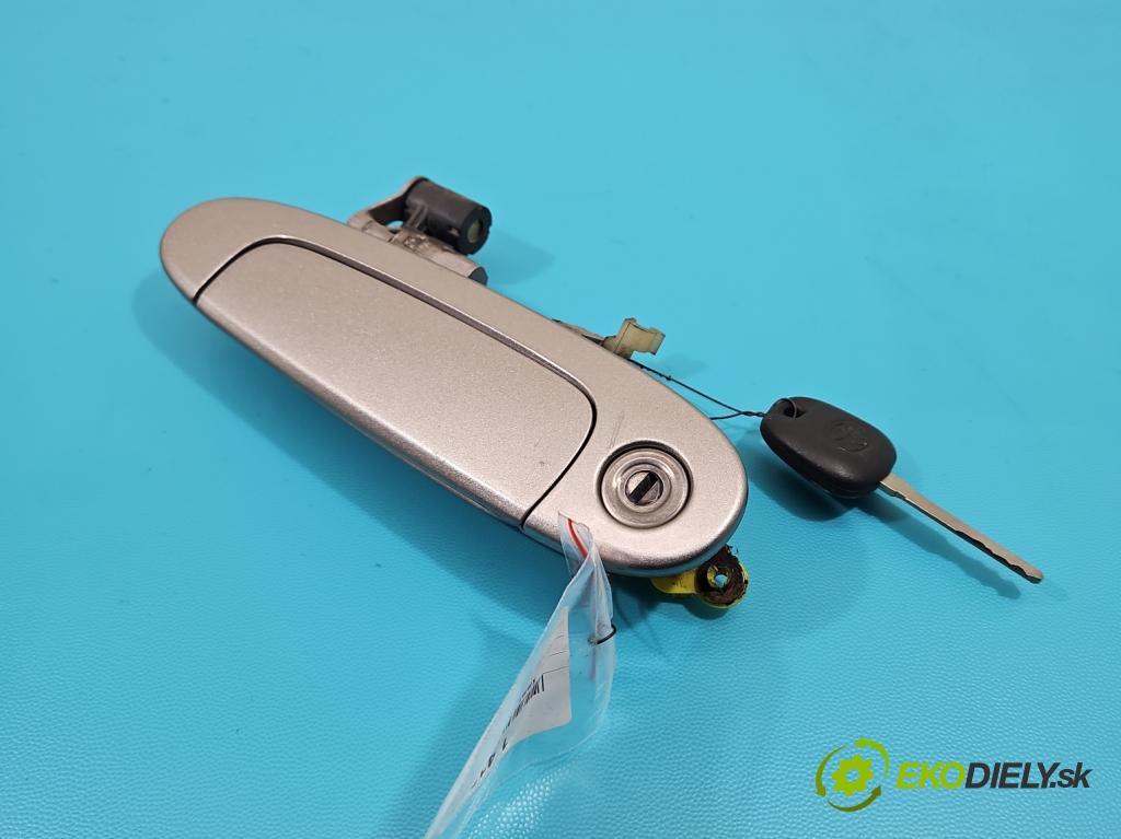 Toyota Yaris I 1999-2005 1.0 vvti 65 HP manual 48 kW 998 cm3 5- rukoväť predné ľavé mimo:  (Vonkajšie predné ľavé)