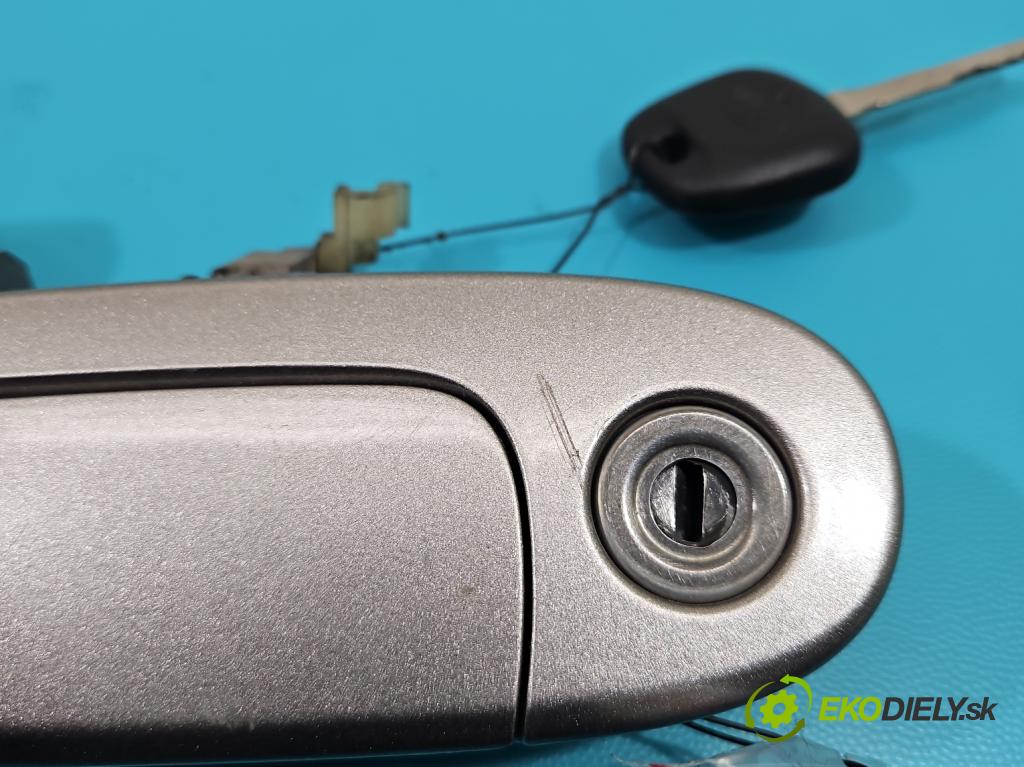 Toyota Yaris I 1999-2005 1.0 vvti 65 HP manual 48 kW 998 cm3 5- rukoväť predné ľavé mimo:  (Vonkajšie predné ľavé)