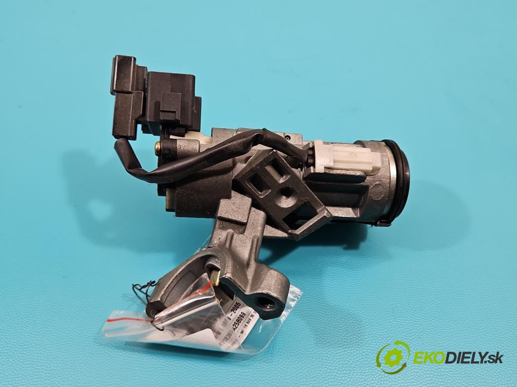 Toyota Yaris I 1999-2005 1.0 vvti 65 HP manual 48 kW 998 cm3 5- Spínačka  (Spínacie skrinky a kľúče)