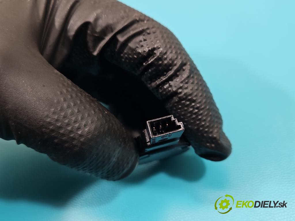 Audi A8 D4 2009-2017 3.0 V6 tdi 250 HP automatic 184 kW 2967 cm3 4- snímač déšť: 8K0955559C (Snímače dažďa)