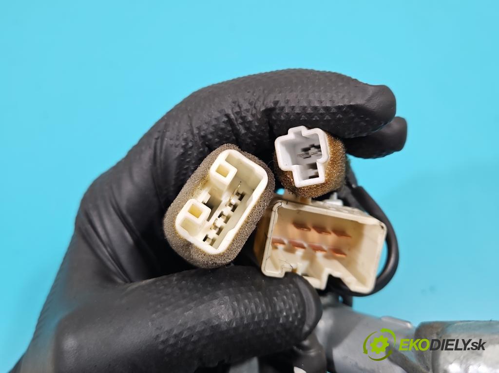 Toyota Starlet 1.3 16v 75 HP manual 55 kW 1332 cm3 5- Spínačka  (Spínacie skrinky a kľúče)