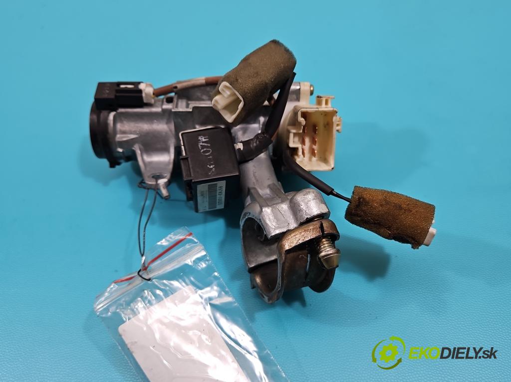 Toyota Starlet 1.3 16v 75 HP manual 55 kW 1332 cm3 5- Spínačka  (Spínacie skrinky a kľúče)