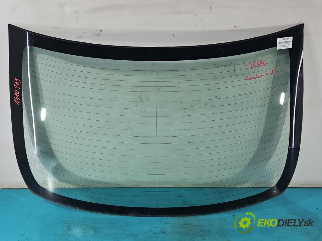 Toyota Corolla E15 2007-2014 1.4 D4D 90 hp manual 66 kW 1364 cm3 4- sklo zadní  (Okna zadní)