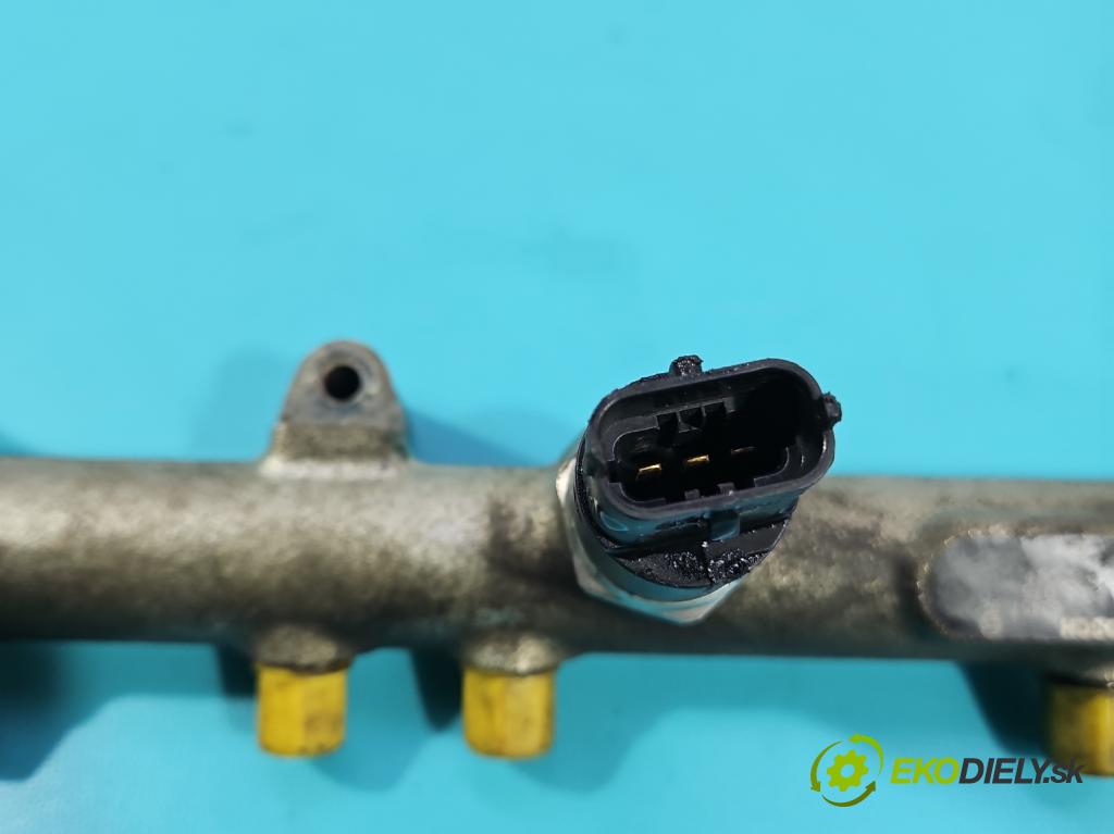 Hyundai Tucson I 2004-2009 2.0 crdi 113 HP automatic 83 kW 1991 cm3 5- lišta vstrekovacia 0445214075 (Vstrekovacie lišty)