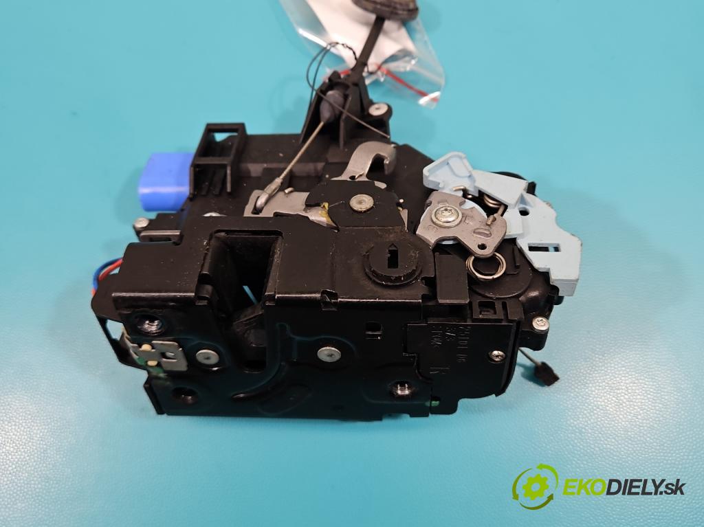 Vw Touran I 2003-2015 1.4 tsi 140 hp manual 103 kW 1390 cm3 5- zámek zadní pravý 7L0839016H