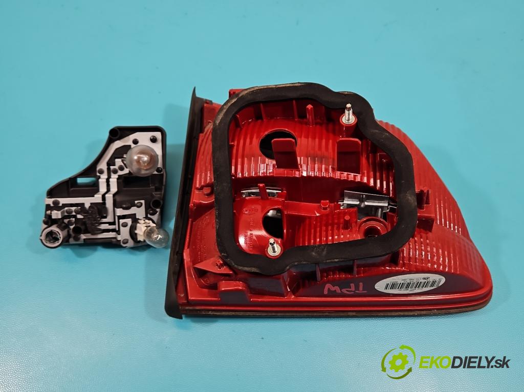 Vw Touran I 2003-2015 1.4 tsi 140 HP manual 103 kW 1390 cm3 5- svetlo / reflektor zadné pravé 1T0945094 (Kľučka dverí ostatné)