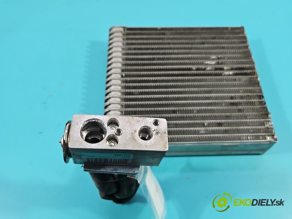 Renault Twingo II 2007-2014 1.5 dci 86 HP manual 63 kW 1461 cm3 3- radiator  (Radiátor kúrenia)