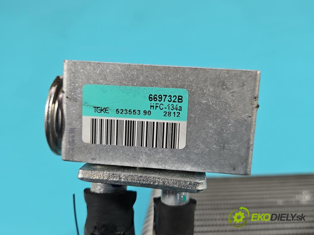 Renault Twingo II 2007-2014 1.5 dci 86 HP manual 63 kW 1461 cm3 3- radiator  (Radiátor kúrenia)