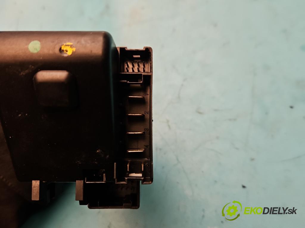 Mercedes C W202 1993-2001 1.8 122 HP manual 90 kW 1799 cm3 5- Spínačka 2085450108 (Spínacie skrinky a kľúče)