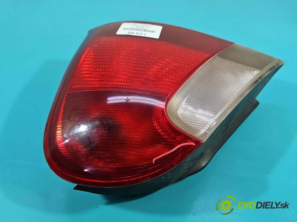 Rover 75 2.0 V6 150 HP automatic 110 kW 1997 cm3 4- svetlo / reflektor zadné pravé  (Kľučka dverí ostatné)
