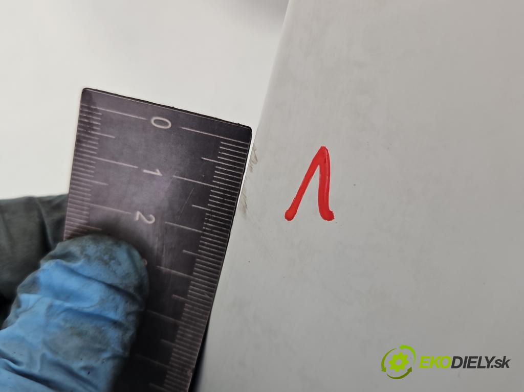 Suzuki Swift Mk5 1989-2004 1.0 JEDEN: 53KM manual 39 kW 993 cm3 5- zadní kufrové dveře  (Zadní kapoty)