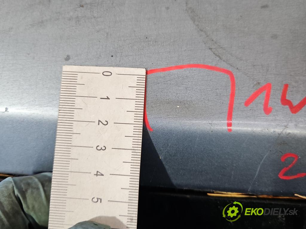 Vw Passat B3 1988-1993 1.9 td 75 hp manual 55 kW 1896 cm3 5- zadní kufrové dveře  (Zadní kapoty)