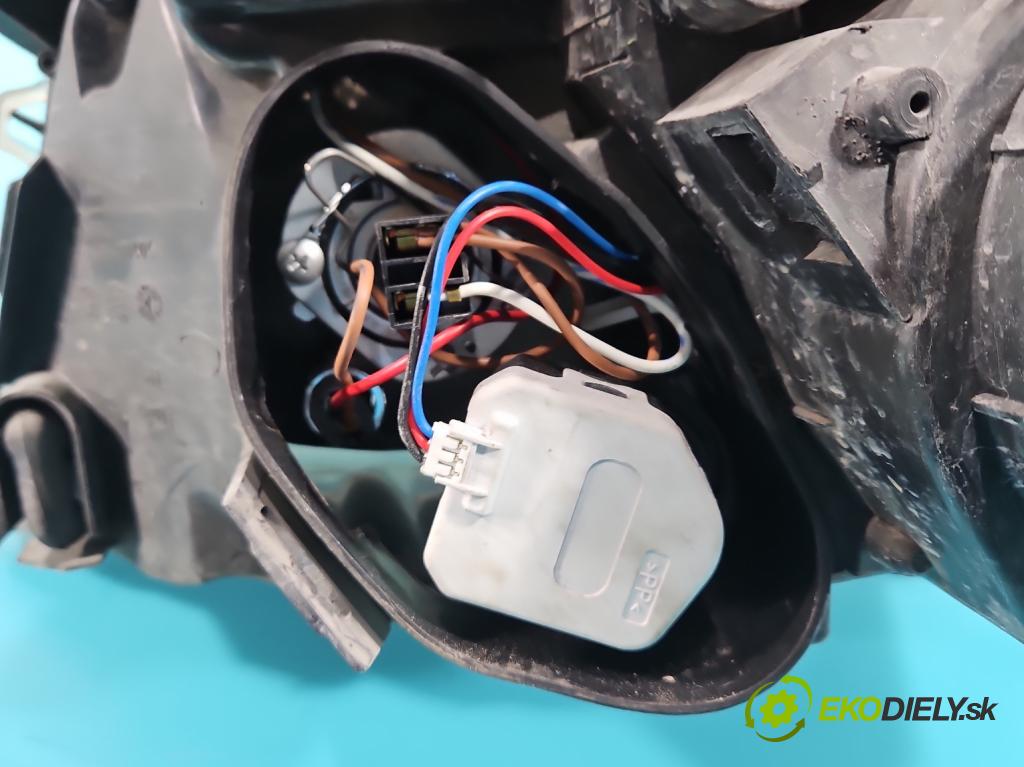 Opel Vectra C 2002-2008 1.8 16v 122 HP manual 90 kW 1796 cm3 4- Reflektor: pravý  (Pravé)