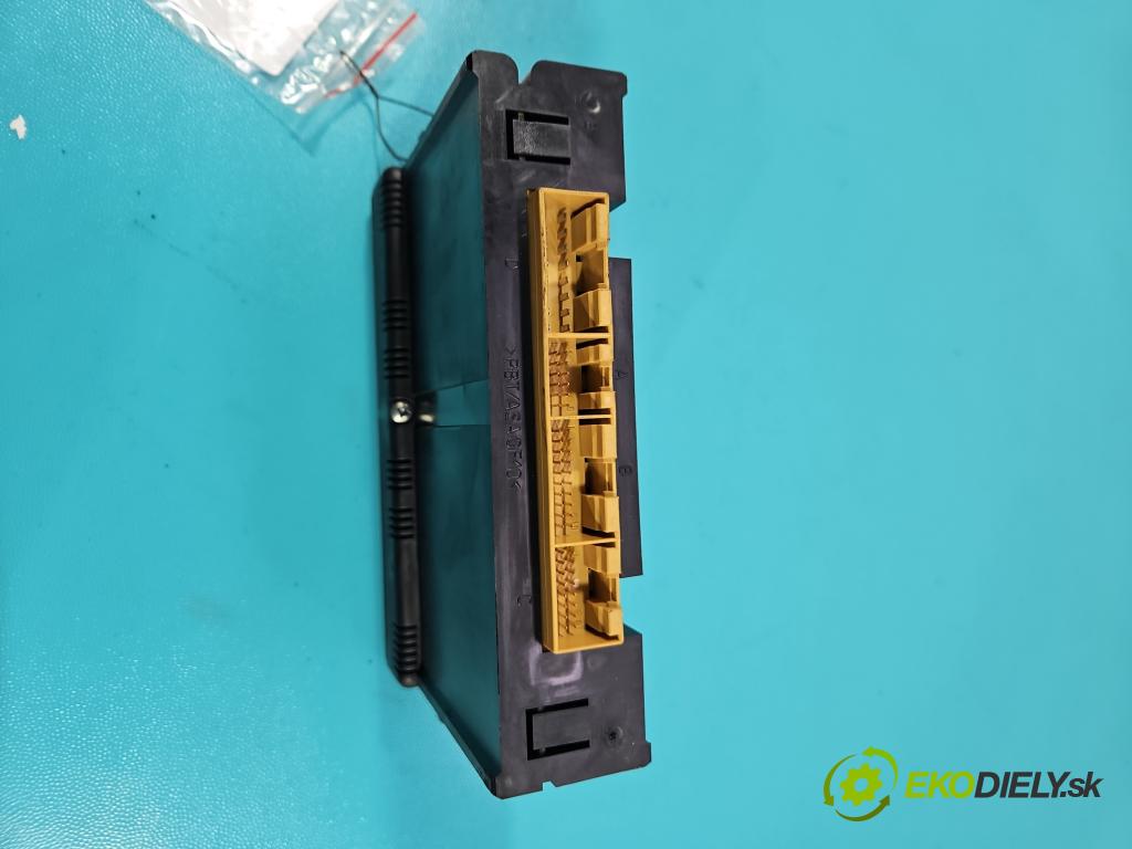Audi A4 B5 1994-2001 1.8 20v 125 HP manual 92 kW 1781 cm3 4- panel kúrenia 8L0820043D