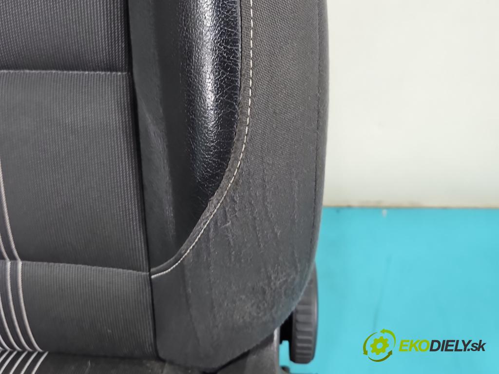 Vw Touran I 2003-2015 1.4 tsi 140 HP manual 103 kW 1390 cm3 5- Sedačka ľavý  (Sedačky, sedadlá)