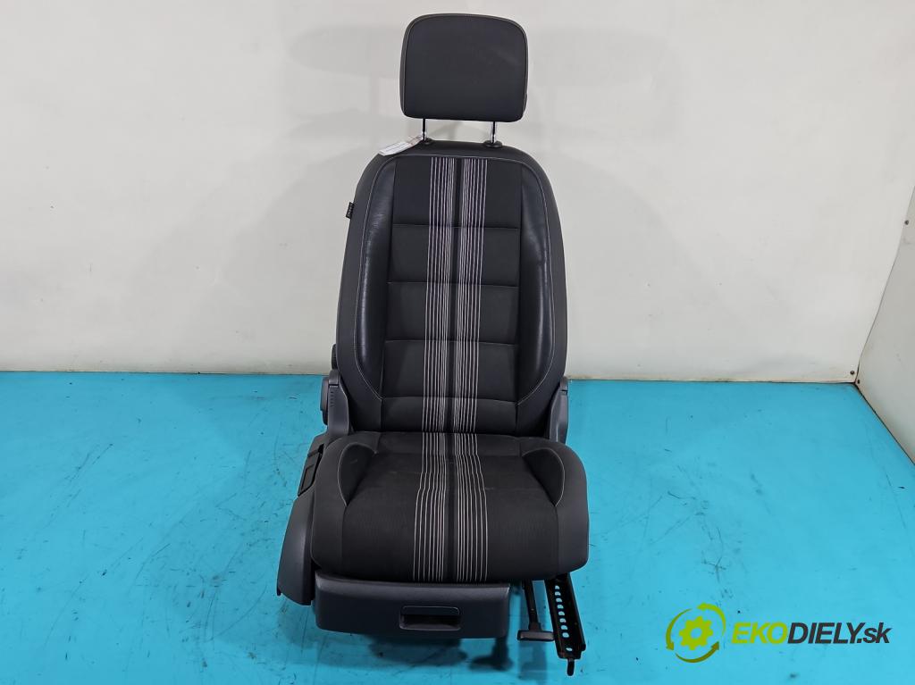 Vw Touran I 2003-2015 1.4 tsi 140 HP manual 103 kW 1390 cm3 5- Sedačka pravý  (Sedačky, sedadlá)