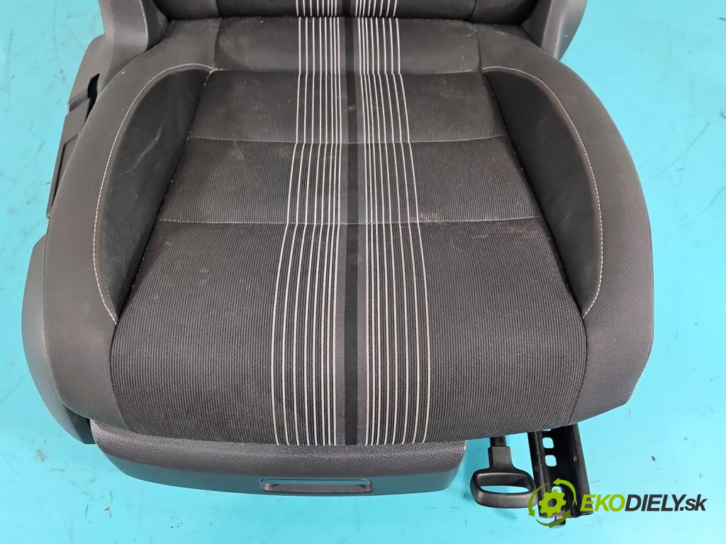 Vw Touran I 2003-2015 1.4 tsi 140 HP manual 103 kW 1390 cm3 5- Sedačka pravý  (Sedačky, sedadlá)