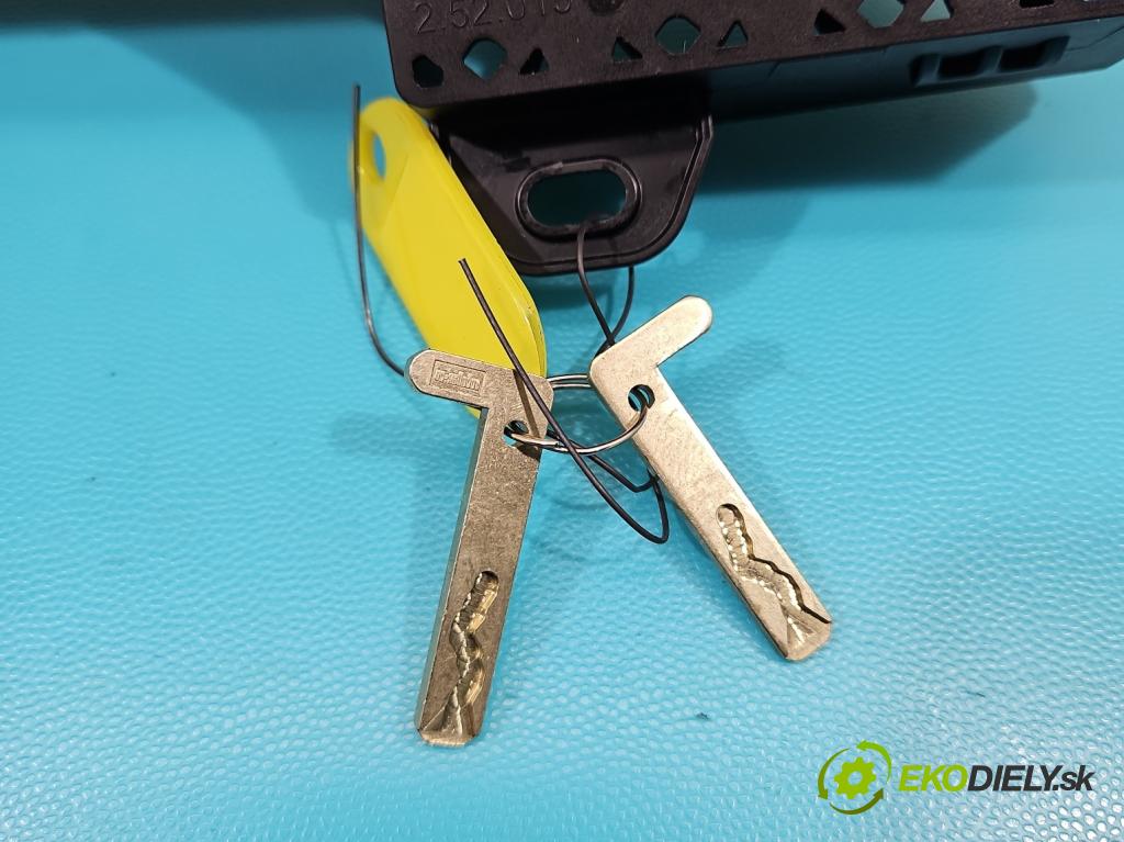 Renault Megane IV 2016-2024 1.2 Tce 132  HP manual 97 kW 1197 cm3 5- rukoväť predné ľavé mimo: 806078862R (Vonkajšie predné ľavé)