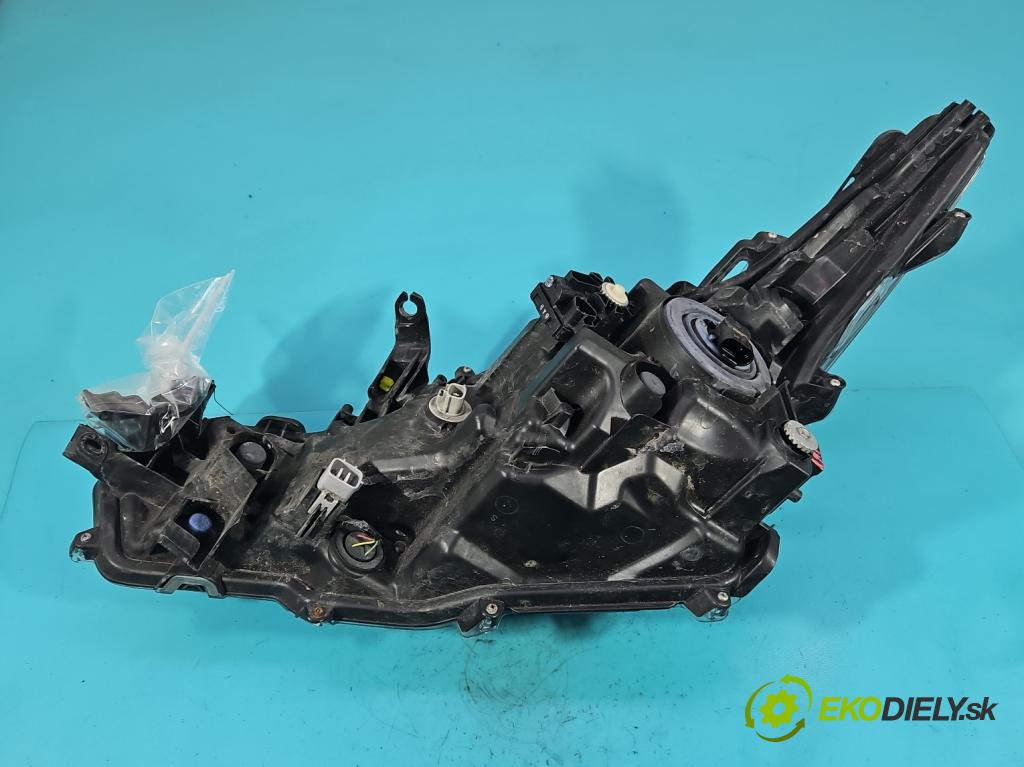 Toyota Corolla E21 2019- 1.6 16V 132  HP manual 97 kW 1598 cm3 4- Reflektor: pravý 81110-02T30 (Pravé)