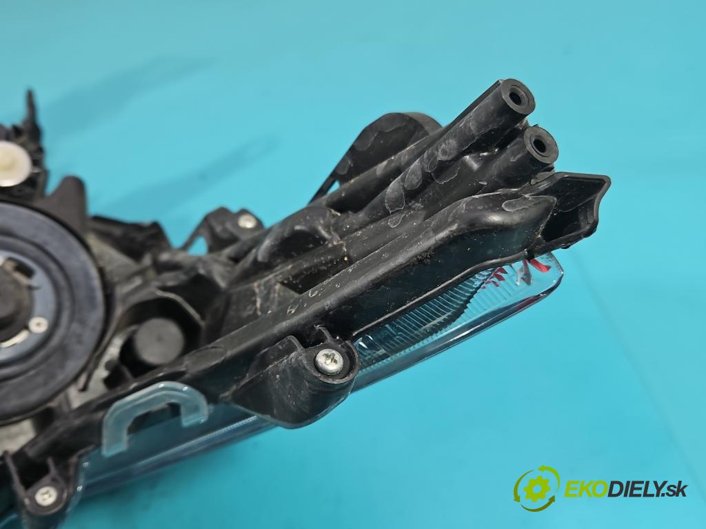 Toyota Corolla E21 2019- 1.6 16V 132  HP manual 97 kW 1598 cm3 4- Reflektor: pravý 81110-02T30 (Pravé)