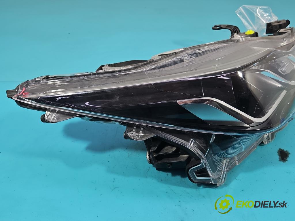 Toyota Corolla E21 2019- 1.6 16V 132  HP manual 97 kW 1598 cm3 4- Reflektor: pravý 81110-02T30 (Pravé)