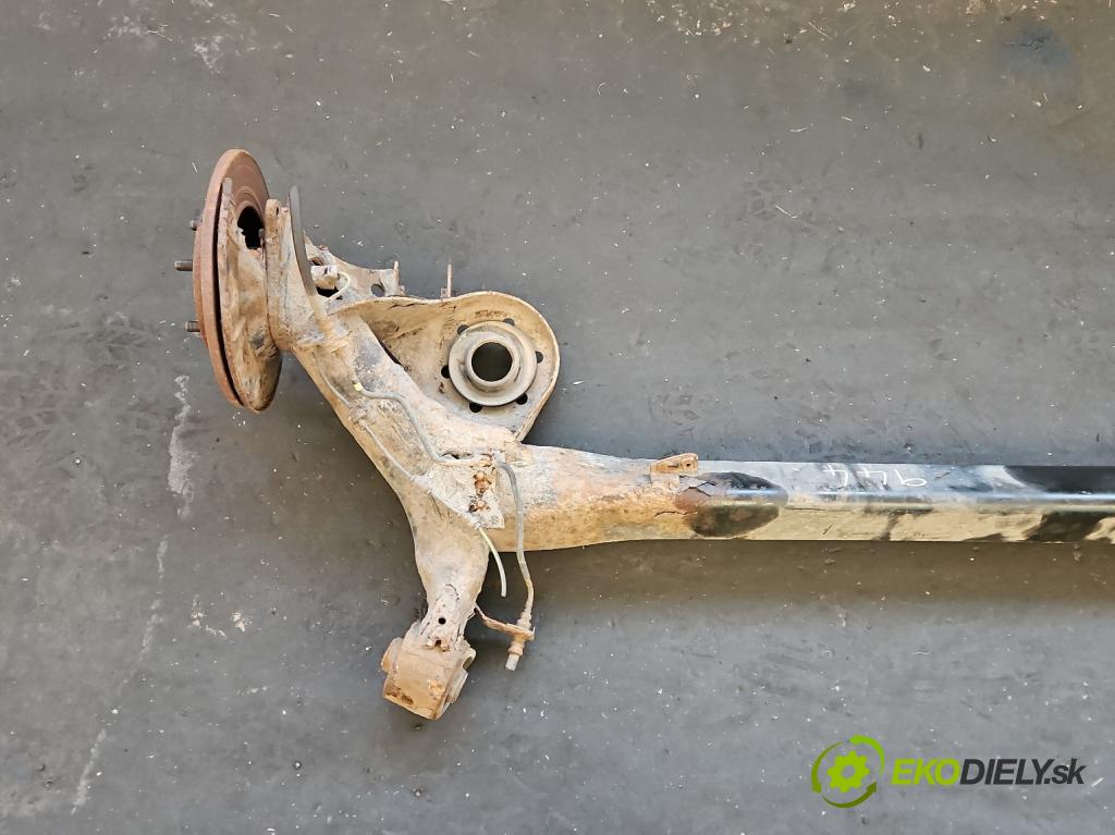 Toyota Corolla E15 2007-2014 1.4 D4D 90 hp manual 66 kW 1364 cm3 4- zadní výztuha  (Výztuhy zadní)