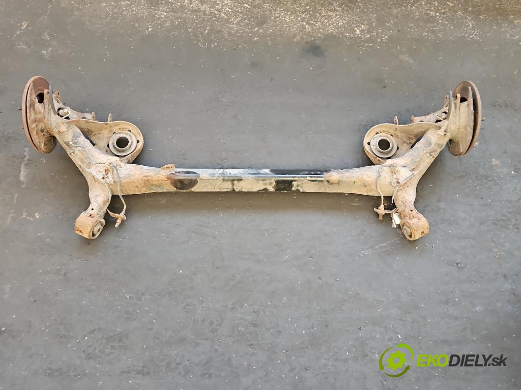 Toyota Corolla E15 2007-2014 1.4 D4D 90 hp manual 66 kW 1364 cm3 4- zadní výztuha  (Výztuhy zadní)