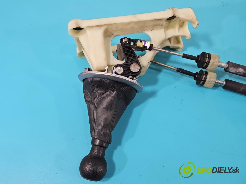 Suzuki Swift Mk6 2005-2010 1.3 16V 91 KM manual 67 kW 1328 cm3 5- Páka: Změny: stupeň,rýchlosť  (Rýchlostné páky / kulisy)