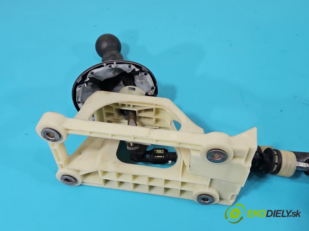 Suzuki Swift Mk6 2005-2010 1.3 16V 91 KM manual 67 kW 1328 cm3 5- Páka: Změny: stupeň,rýchlosť  (Rýchlostné páky / kulisy)