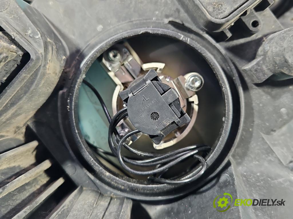 Opel Zafira B 2005-2014 1.8 16V 140 HP manual 103 kW 1796 cm3 5- Reflektor: pravý 24451053RH (Pravé)