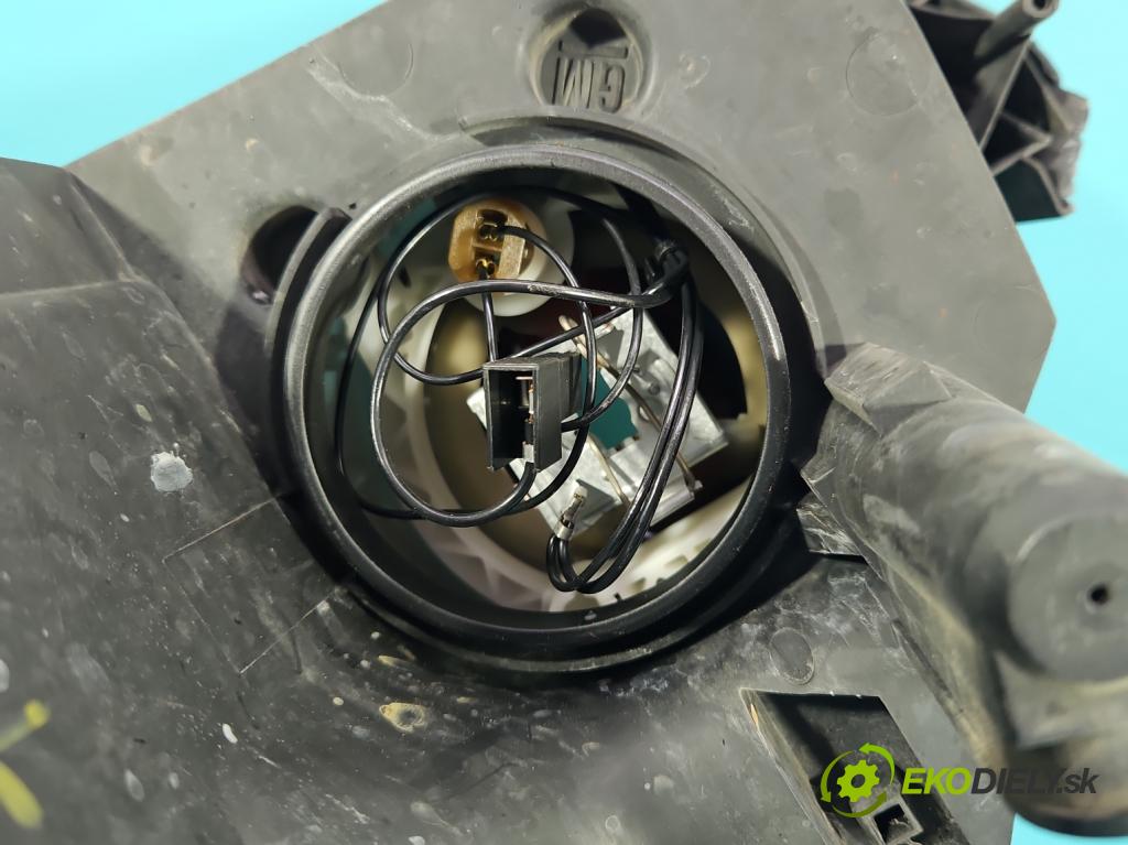 Opel Zafira B 2005-2014 1.8 16V 140 HP manual 103 kW 1796 cm3 5- Reflektor: pravý 24451053RH (Pravé)