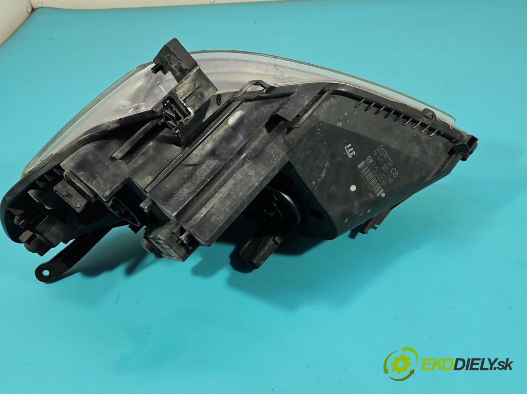 Opel Zafira B 2005-2014 1.8 16V 140 HP manual 103 kW 1796 cm3 5- Reflektor: pravý 24451053RH (Pravé)