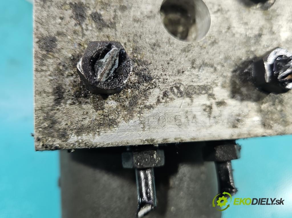 Audi A4 B5 1994-2001 1.8 20v 125 HP manual 92 kW 1781 cm3 4- čerpadlo abs 0273004281 (Pumpy ABS)