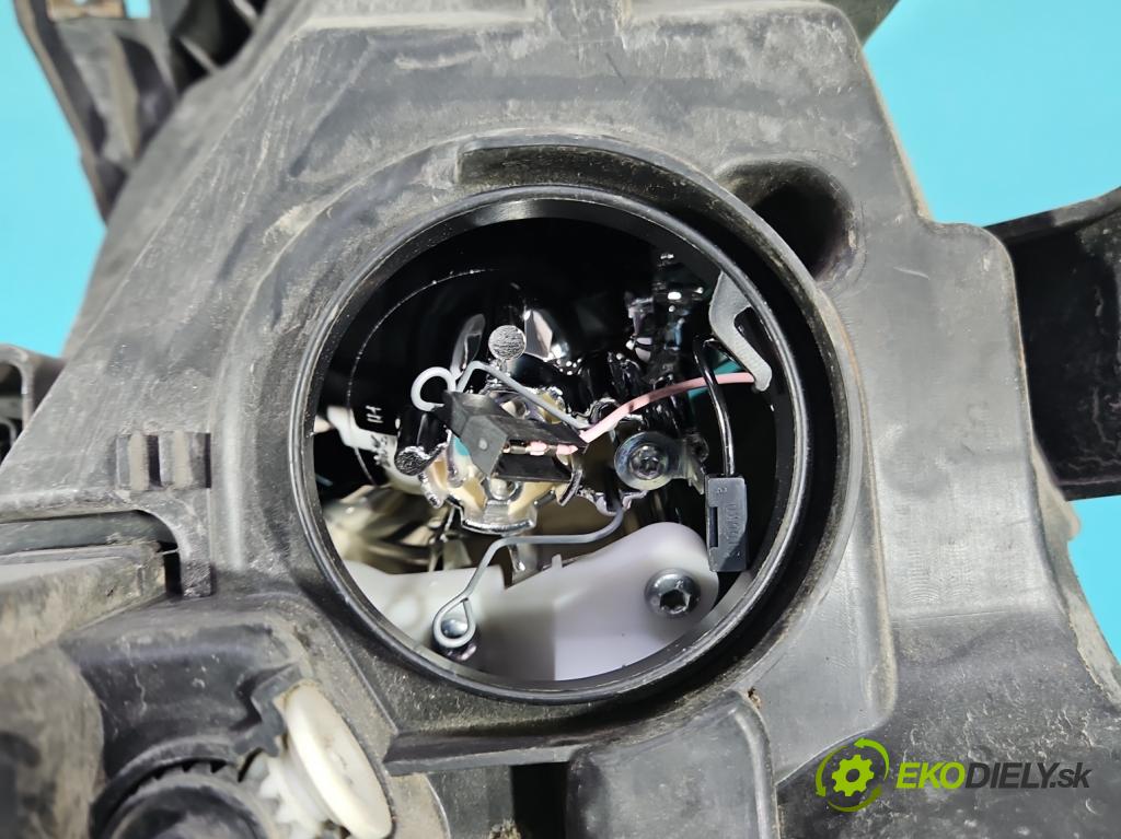 Iveco Daily V 2014- 2.3 HPI 145 HP manual 107 kW 2287 cm3 5- Reflektor: pravý 5801473749 (Pravé)