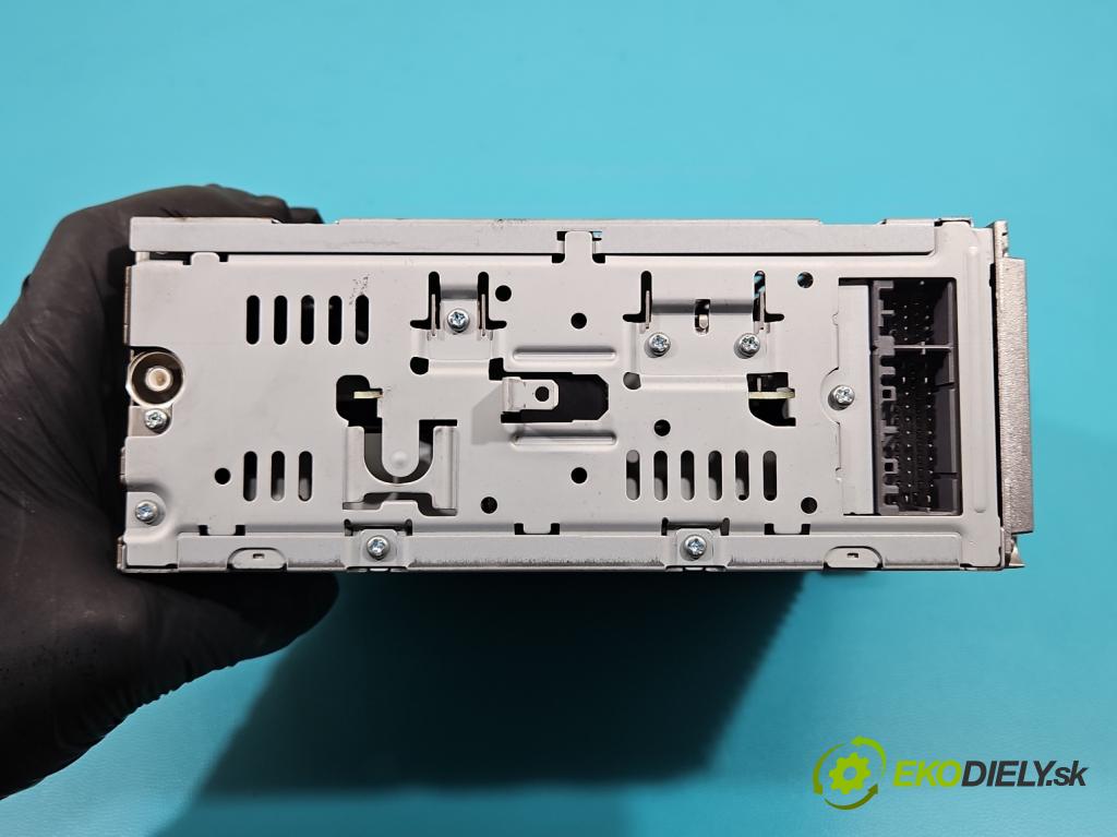 Jeep Cherokee KJ 2001-2008 3.7 V6 204 HP automatic 150 kW 3700 cm3 5- Radio originál P05091610AB