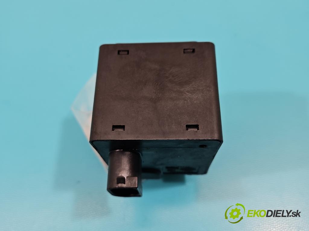 Renault Scenic II 2003-2009 1.5 dci 82 HP manual 60 kW 1461 cm3 5- Blokáda: řízení: 8200033233 (Ostatné)