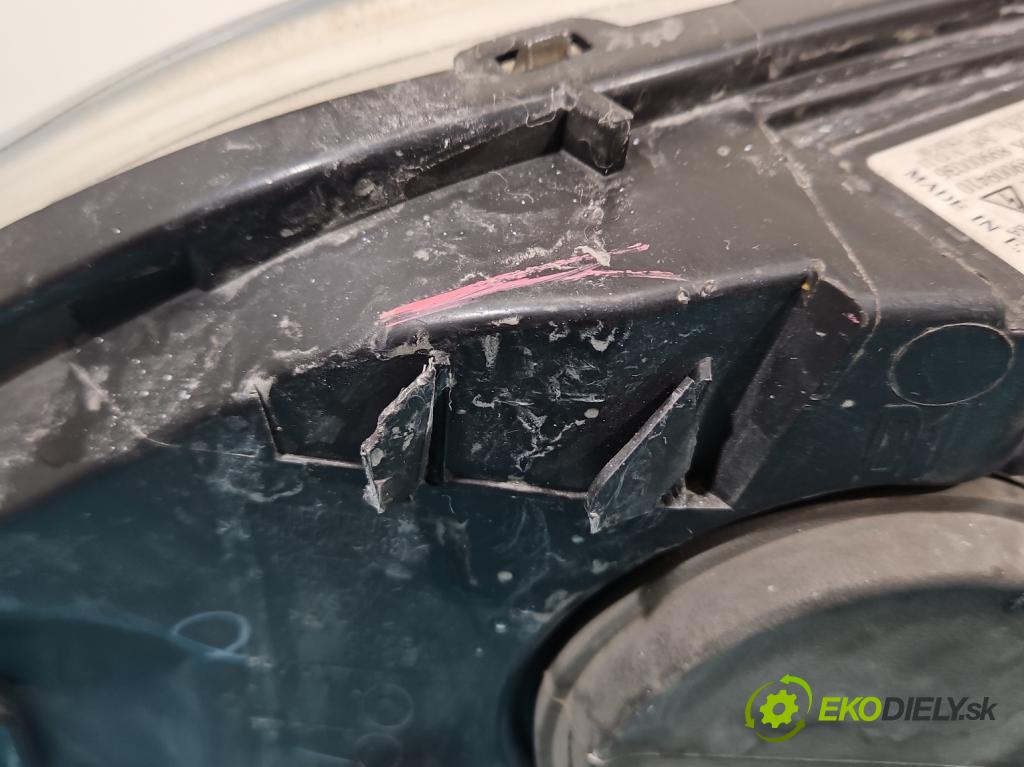 Citroen C4 I 2004-2011 1.6 16V 109 HP manual 80 kW 1587 cm3 5- Reflektor: pravý 9646894280 (Pravé)