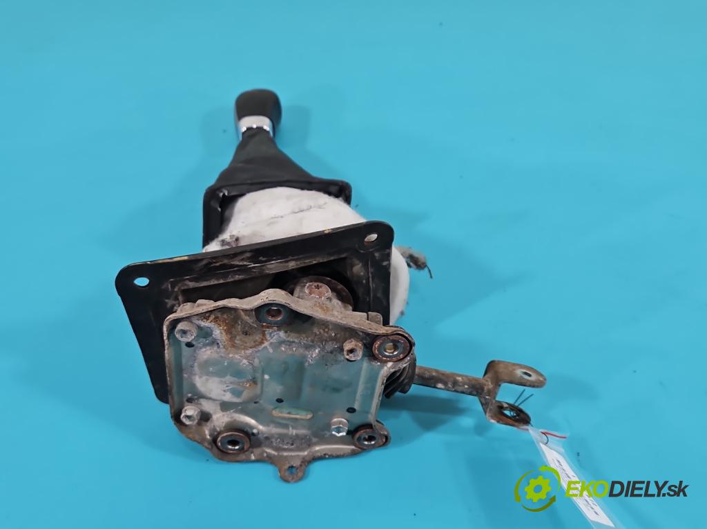 Suzuki Grand Vitara II 2005-2014 2.0 16V 140 HP manual 103 kW 1995 cm3 5- Páka: Změny: stupeň,rýchlosť  (Rýchlostná páka (kulisa))