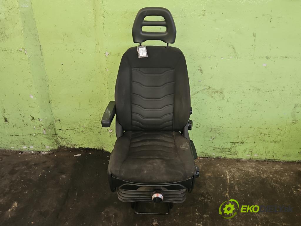 Iveco Daily V 2014- 2.3 HPI 145 HP manual 107 kW 2287 cm3 5- Sedačka ľavý  (Sedačky, sedadlá)