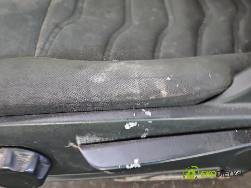 Iveco Daily V 2014- 2.3 HPI 145 HP manual 107 kW 2287 cm3 5- Sedačka ľavý  (Sedačky, sedadlá)