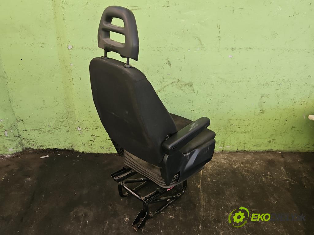 Iveco Daily V 2014- 2.3 HPI 145 HP manual 107 kW 2287 cm3 5- Sedačka ľavý  (Sedačky, sedadlá)