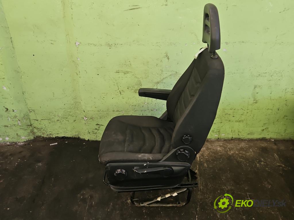 Iveco Daily V 2014- 2.3 HPI 145 HP manual 107 kW 2287 cm3 5- Sedačka ľavý  (Sedačky, sedadlá)