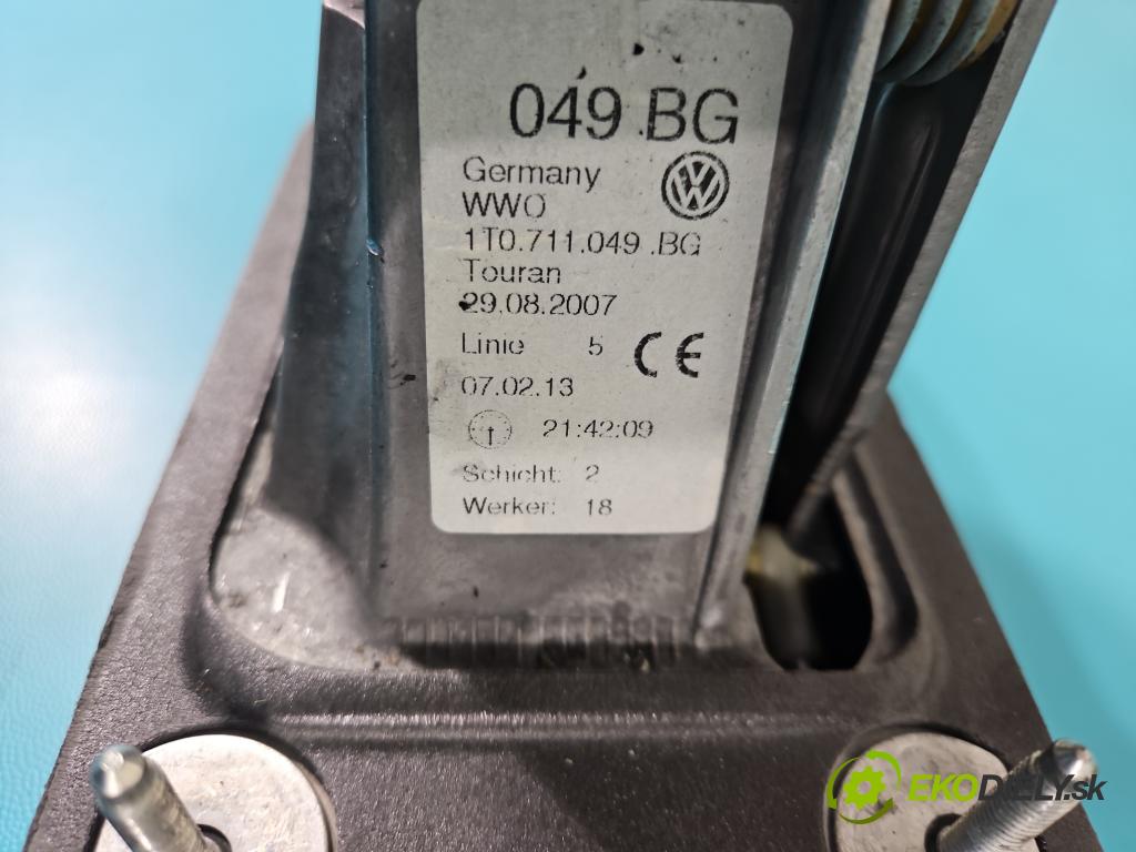 Vw Touran I 2003-2015 1.4 tsi 140 HP manual 103 kW 1390 cm3 5- Páka: Změny: stupeň,rýchlosť 1T0711049BG (Rýchlostná páka (kulisa))