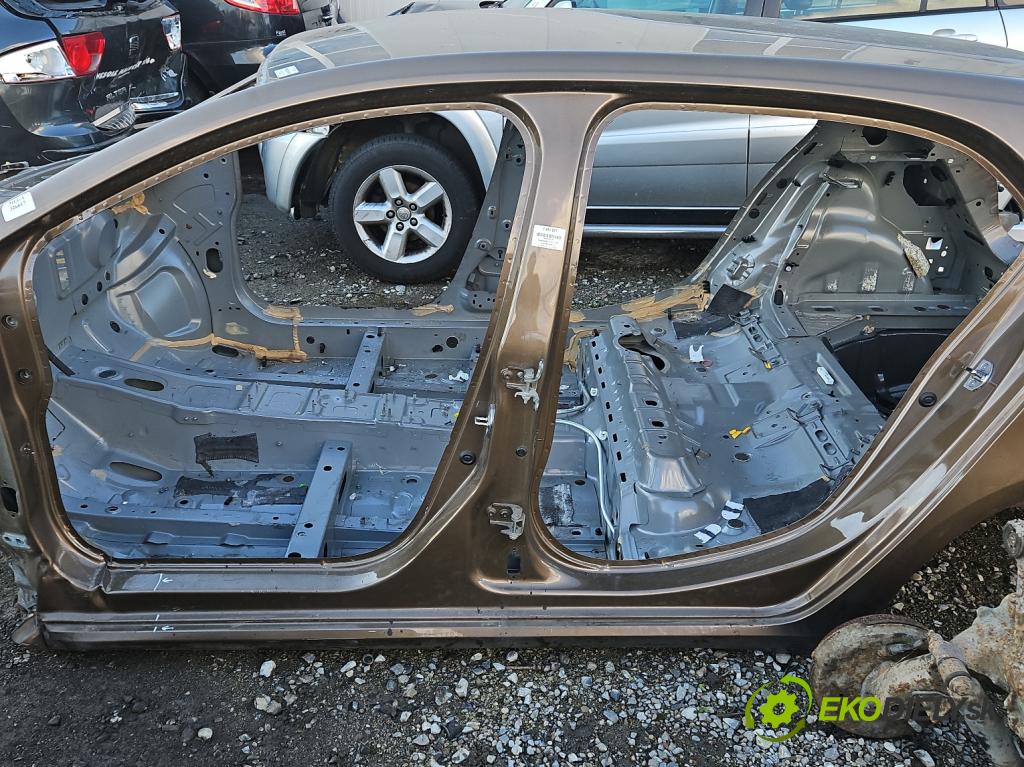 Renault Megane IV 2016-2024 1.2 Tce 132 hp manual 97 kW 1197 cm3 5- práh levý  (Ostatní)