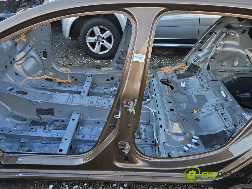 Renault Megane IV 2016-2024 1.2 Tce 132 hp manual 97 kW 1197 cm3 5- práh levý  (Ostatní)